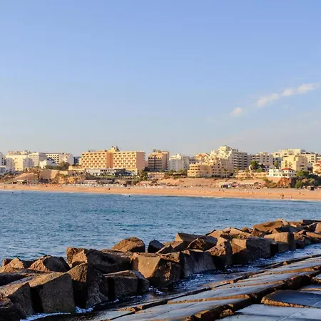 B43 - Spotless Seaview