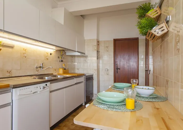 B43 - Spotless Seaview