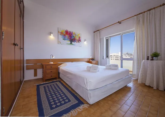 B43 - Spotless Seaview Apartment *