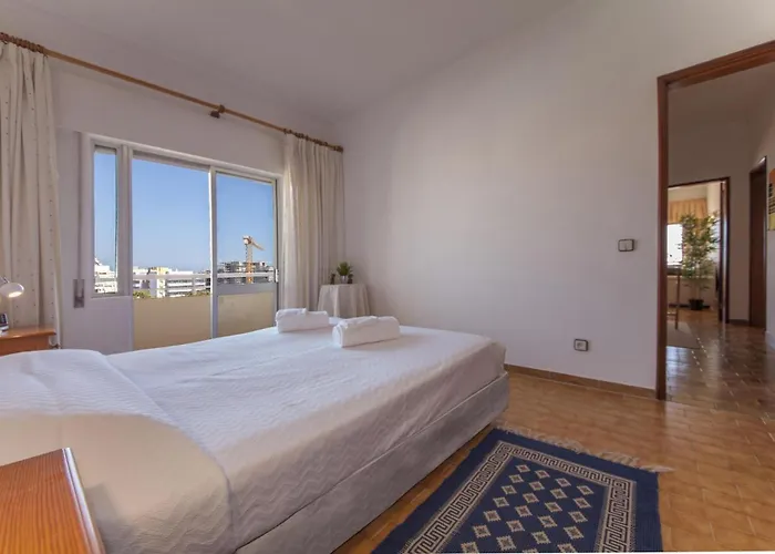 B43 - Spotless Seaview Apartment