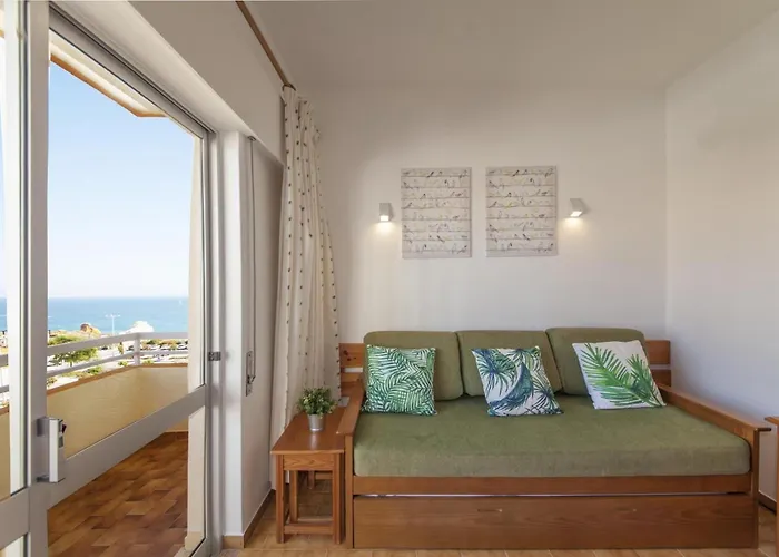 B43 - Spotless Seaview Apartment