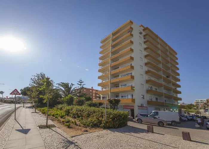 B43 - Spotless Seaview Apartment *